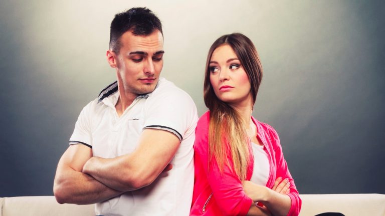 COMO ENAMORAR A UNA MUJER QUE NO LE GUSTAS No le gustas? Enamora a alguien